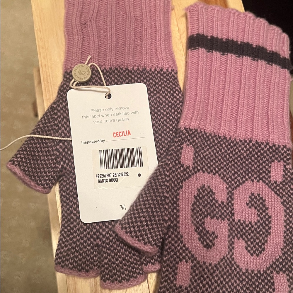 Gucci Cashmere Mittens - Picture 6 of 7